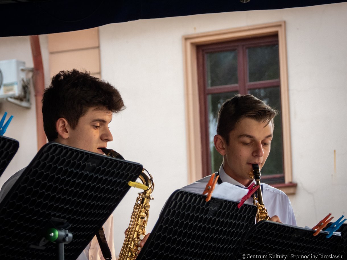 uczniowie ZPSM podczas koncertu na NZR