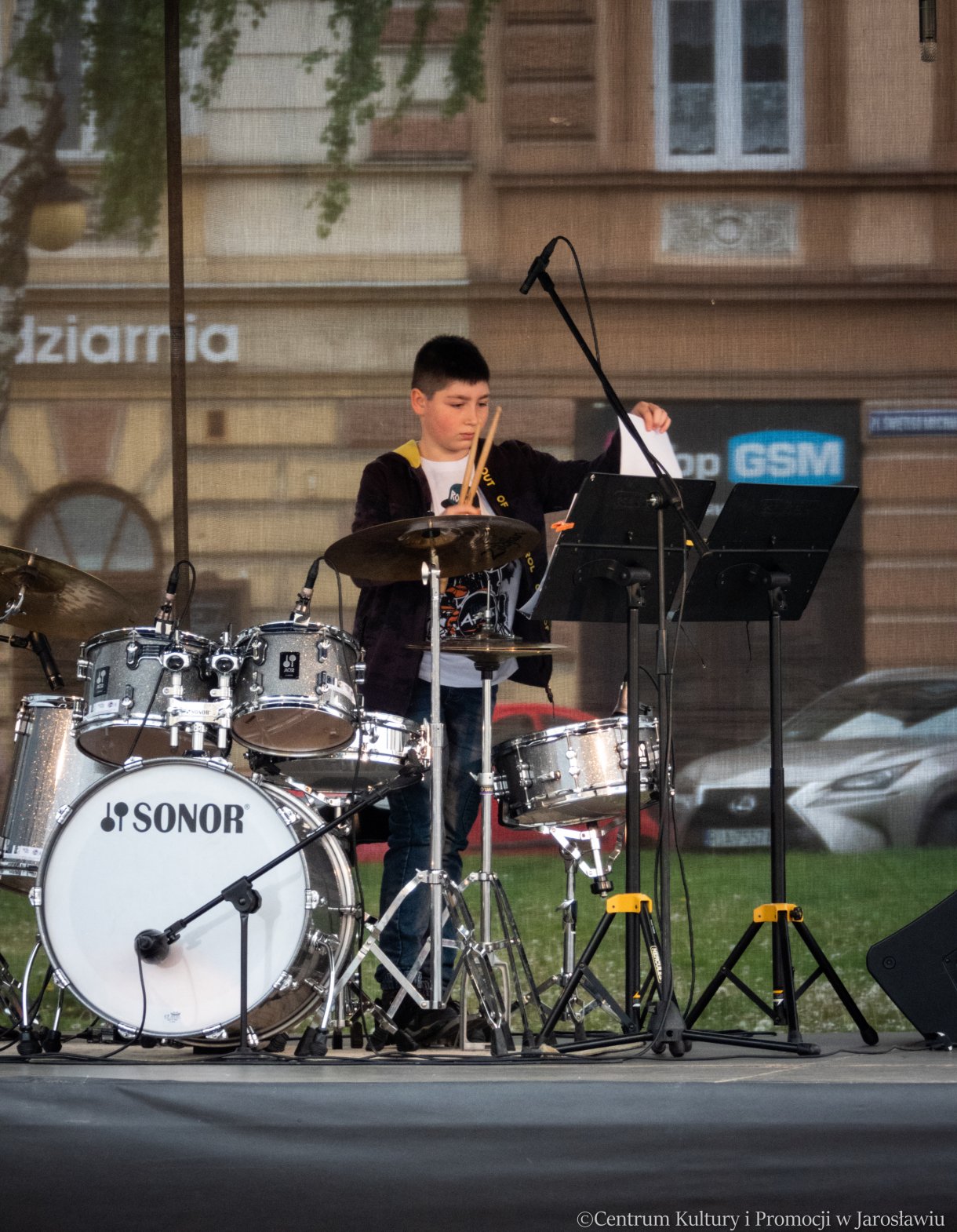 perkusita podczas koncertu