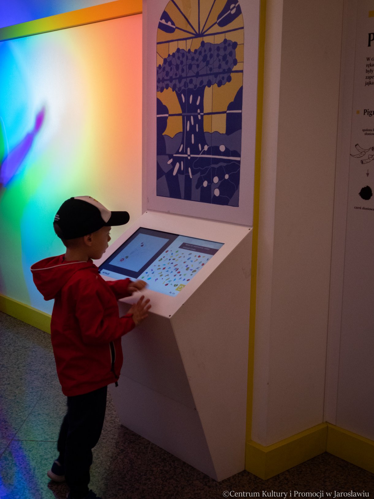 dzieci bawią się w Centrum Edukacji Kulturalnej