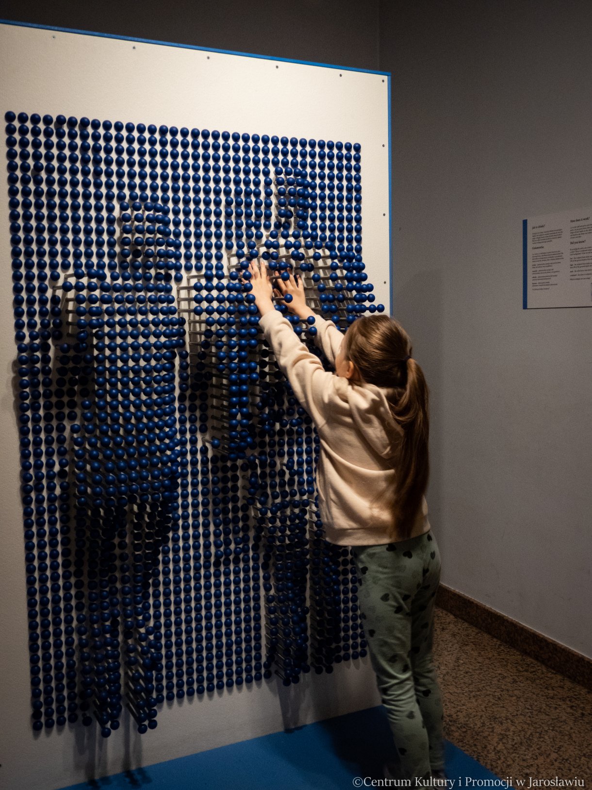 dzieci bawią się w Centrum Edukacji Kulturalnej