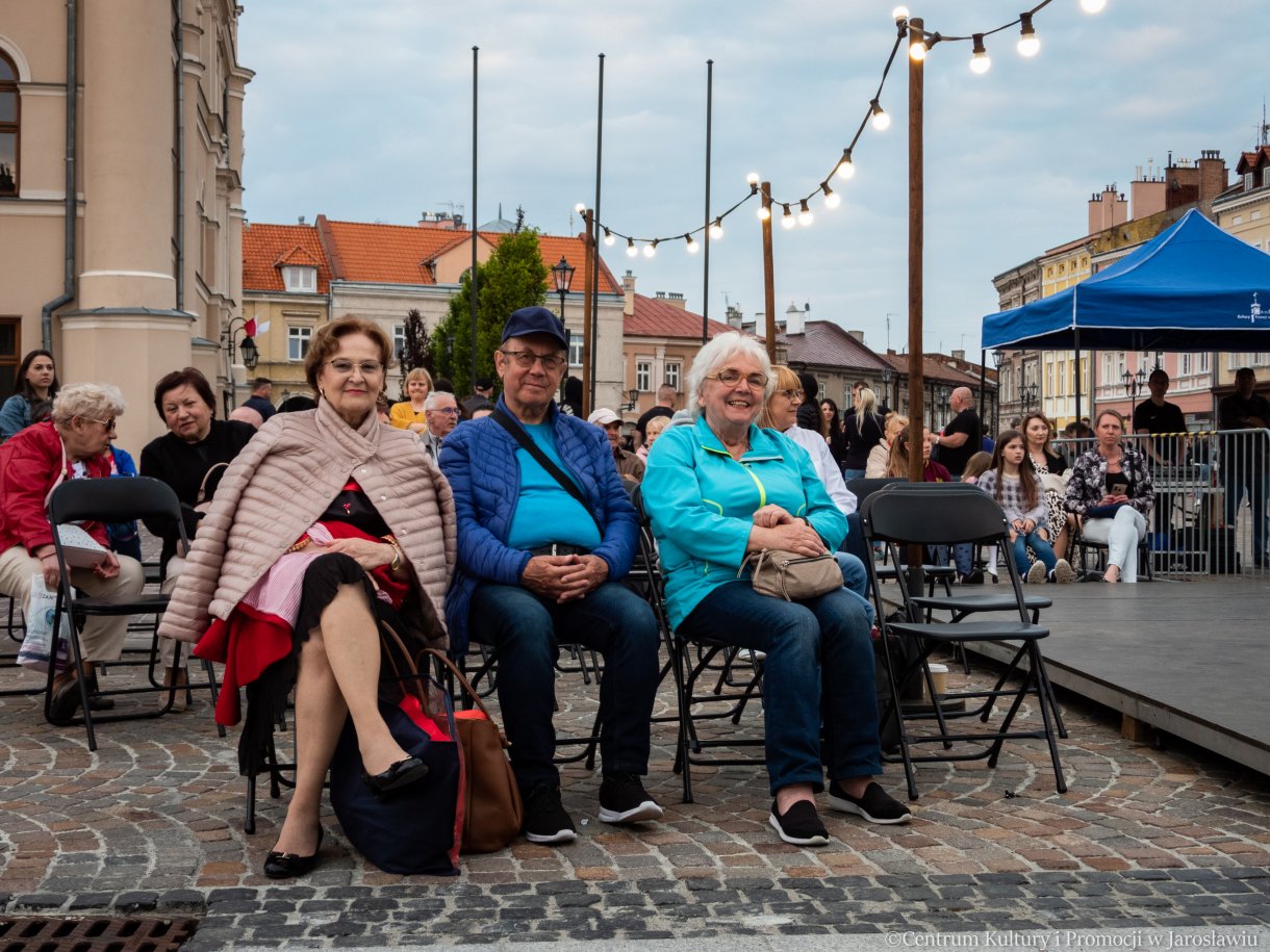 publiczność ogląda spektakl podczas NZR