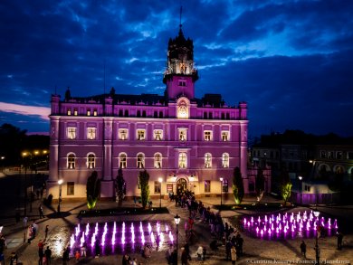 widok na jarosławski ratusz