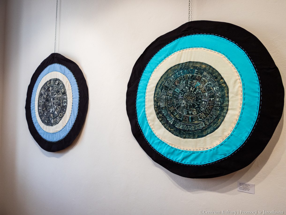 wystawa Multi-Images - tkanina artystyczna