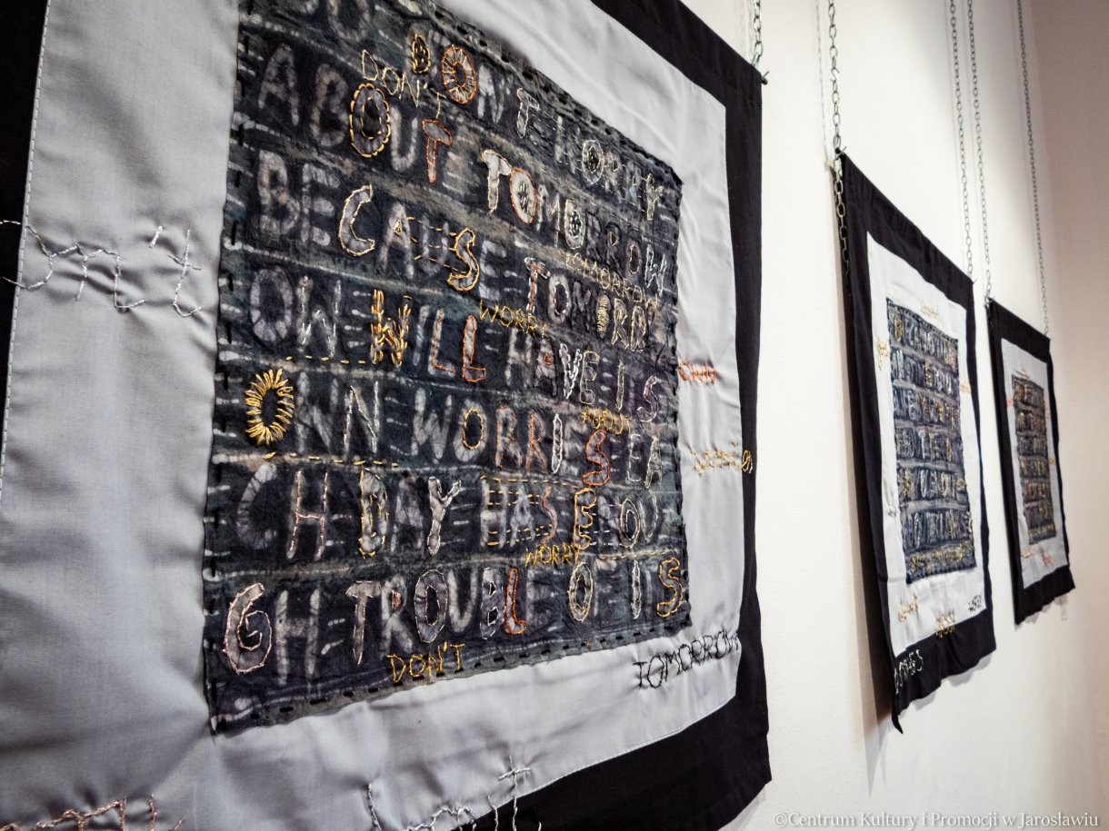 wystawa Multi-Images - tkanina artystyczna