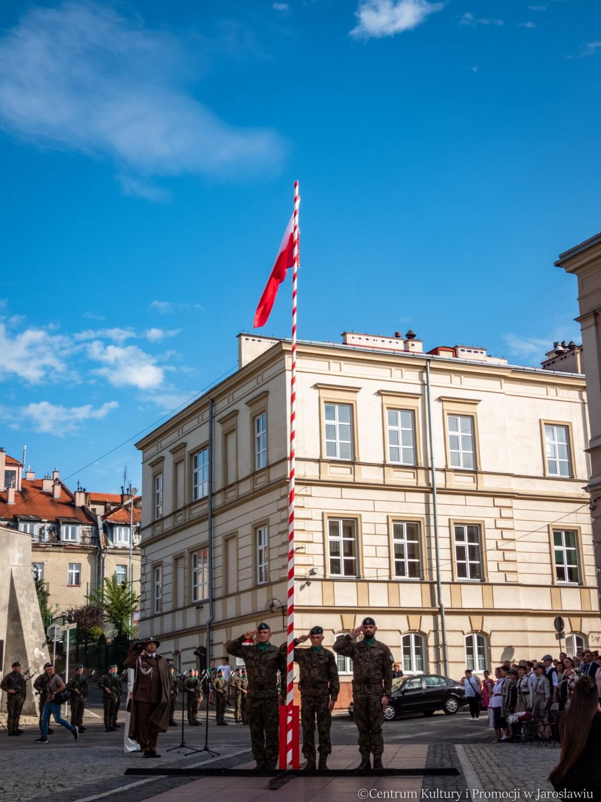 podniesienie flagi państwowej na maszt