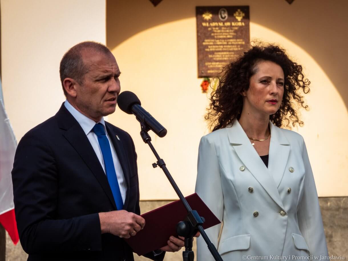 zastępca BM Dariusz Tracz z prowadzącą
