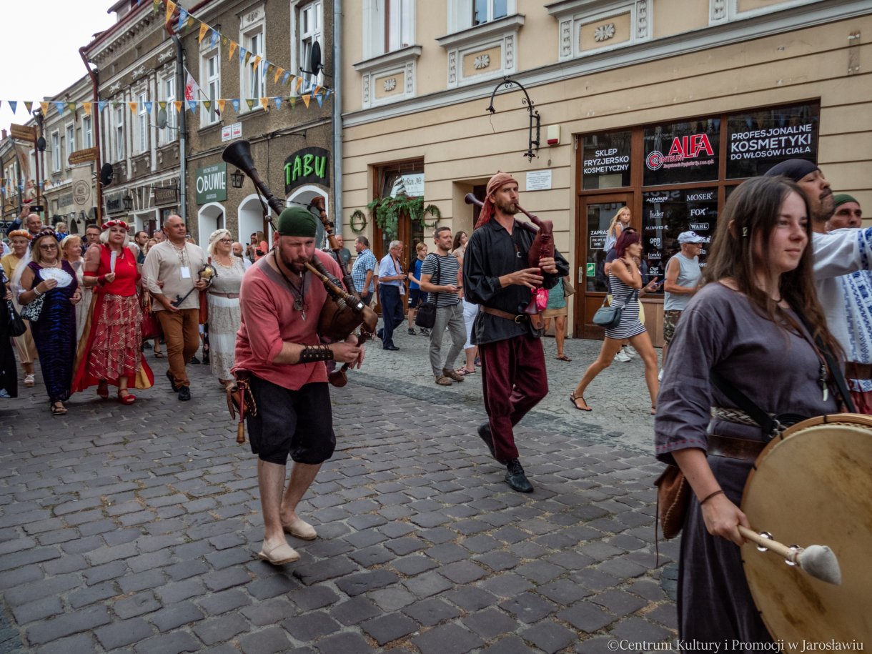 Zespół Muzyki Dawnej Szelindek podczas korowodu