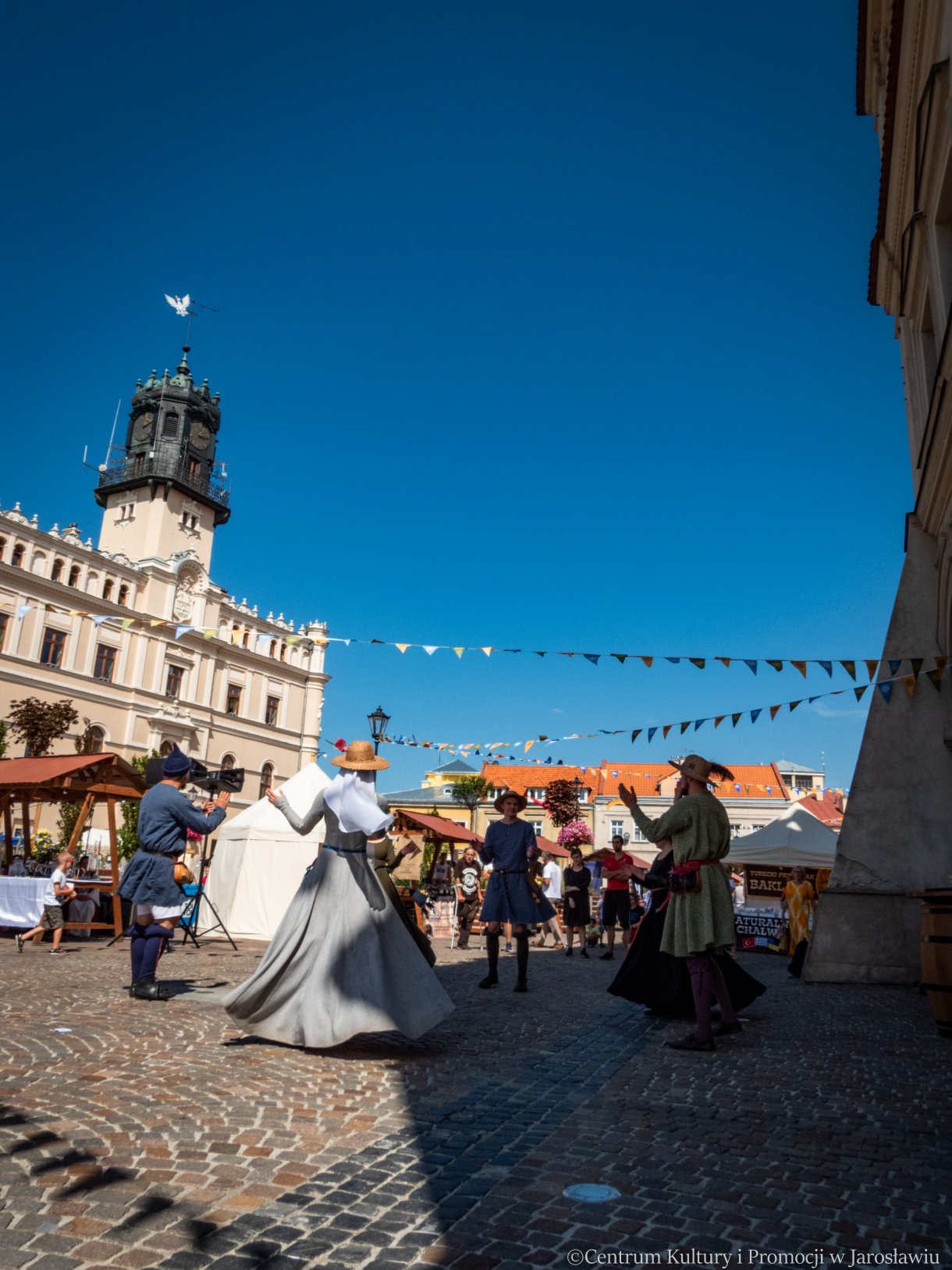 pokaz tańców dworskich w wykonaniu Kompanii Gryfitów