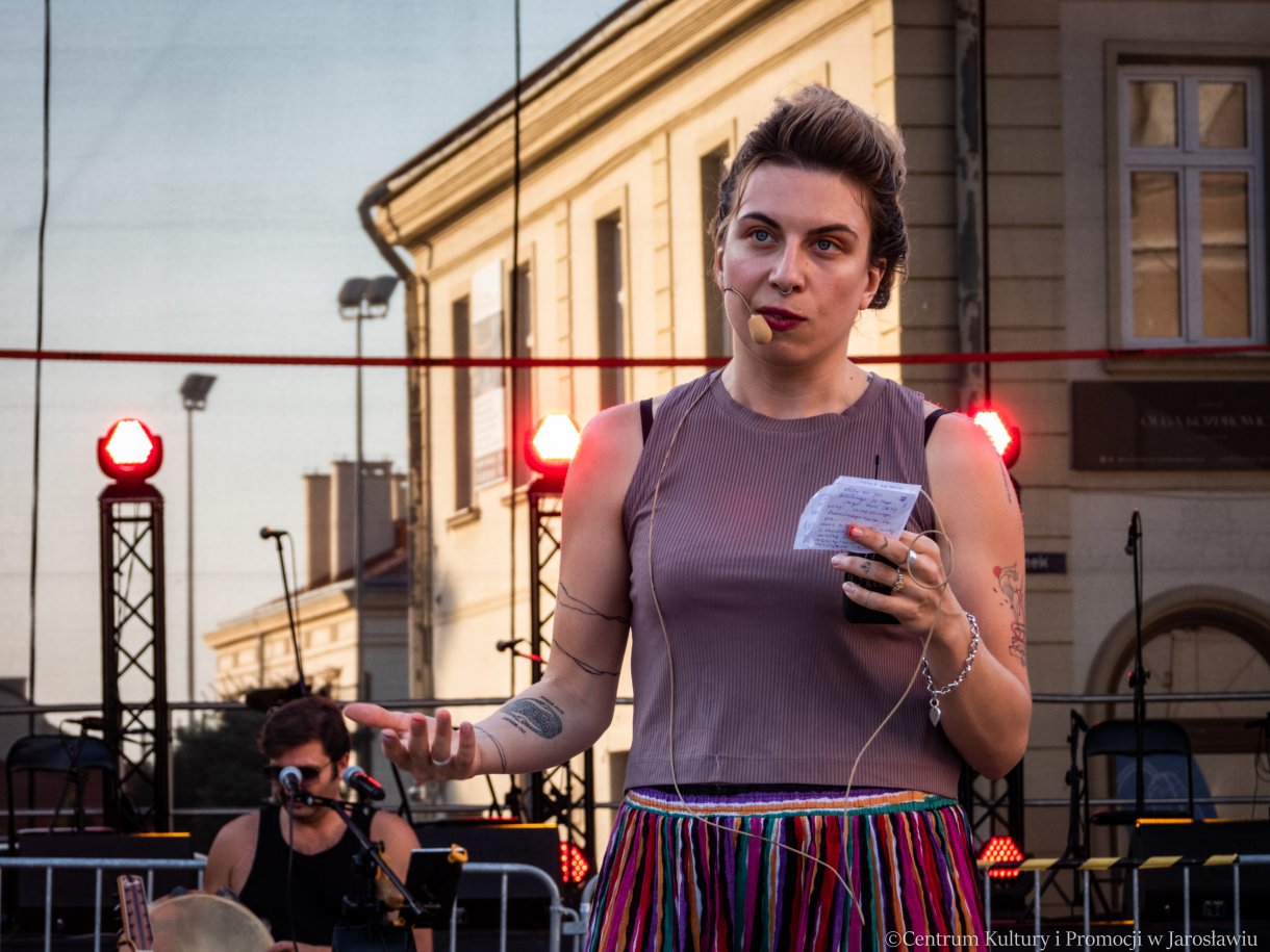 Chiara Scarfato podczas warsztatów tradycyjnych tańców z południa Włoch