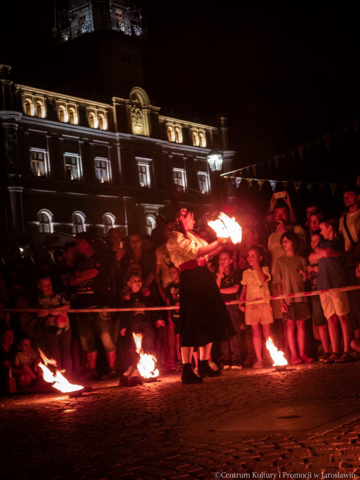 pokaz ognia w wykonaniu Arche Teatr Ognia