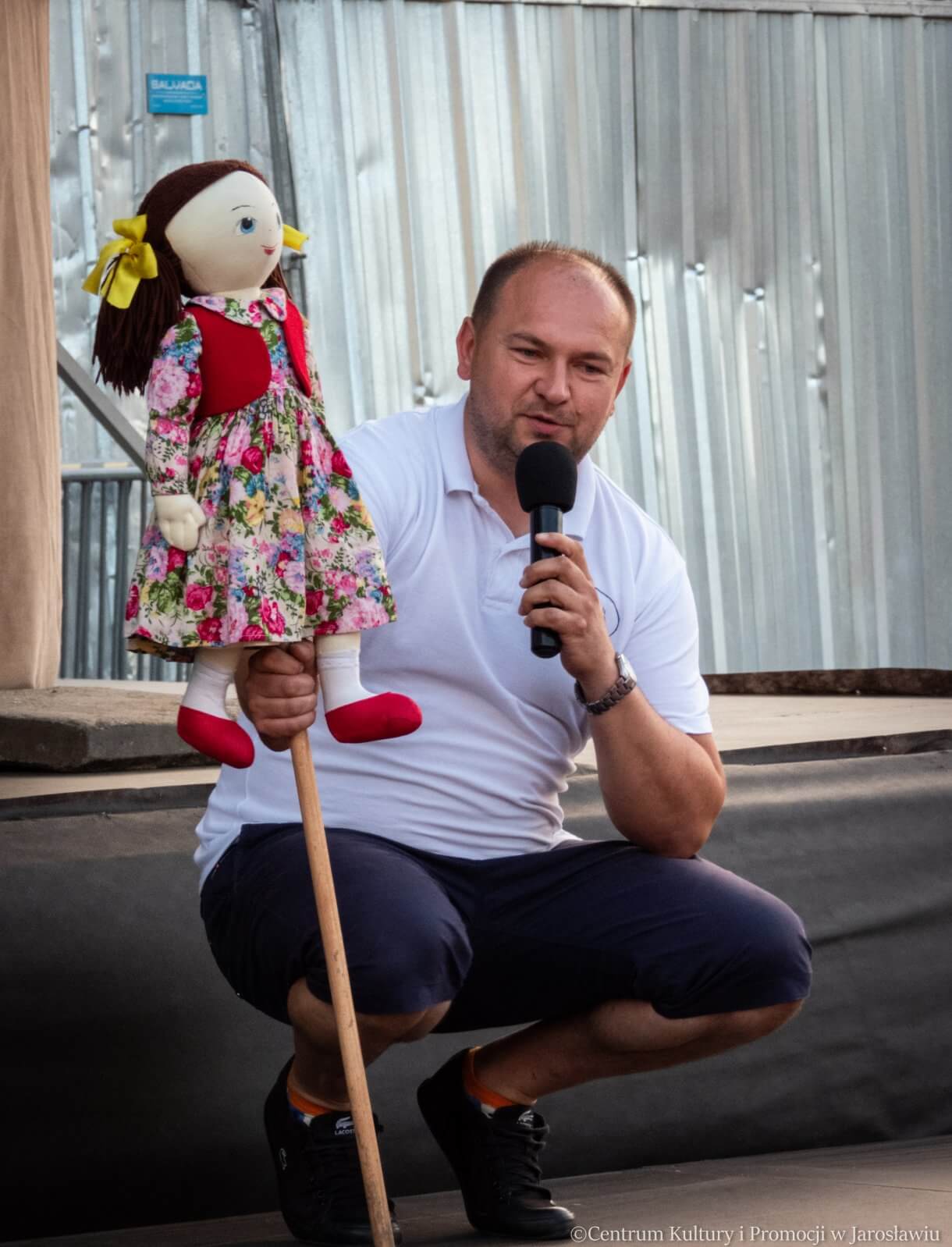 autor przedstawienia z kukiełką