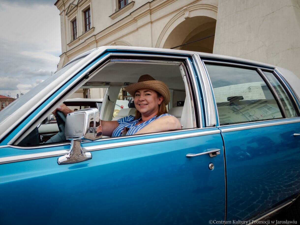 stare samochody na jarosławskim rynku