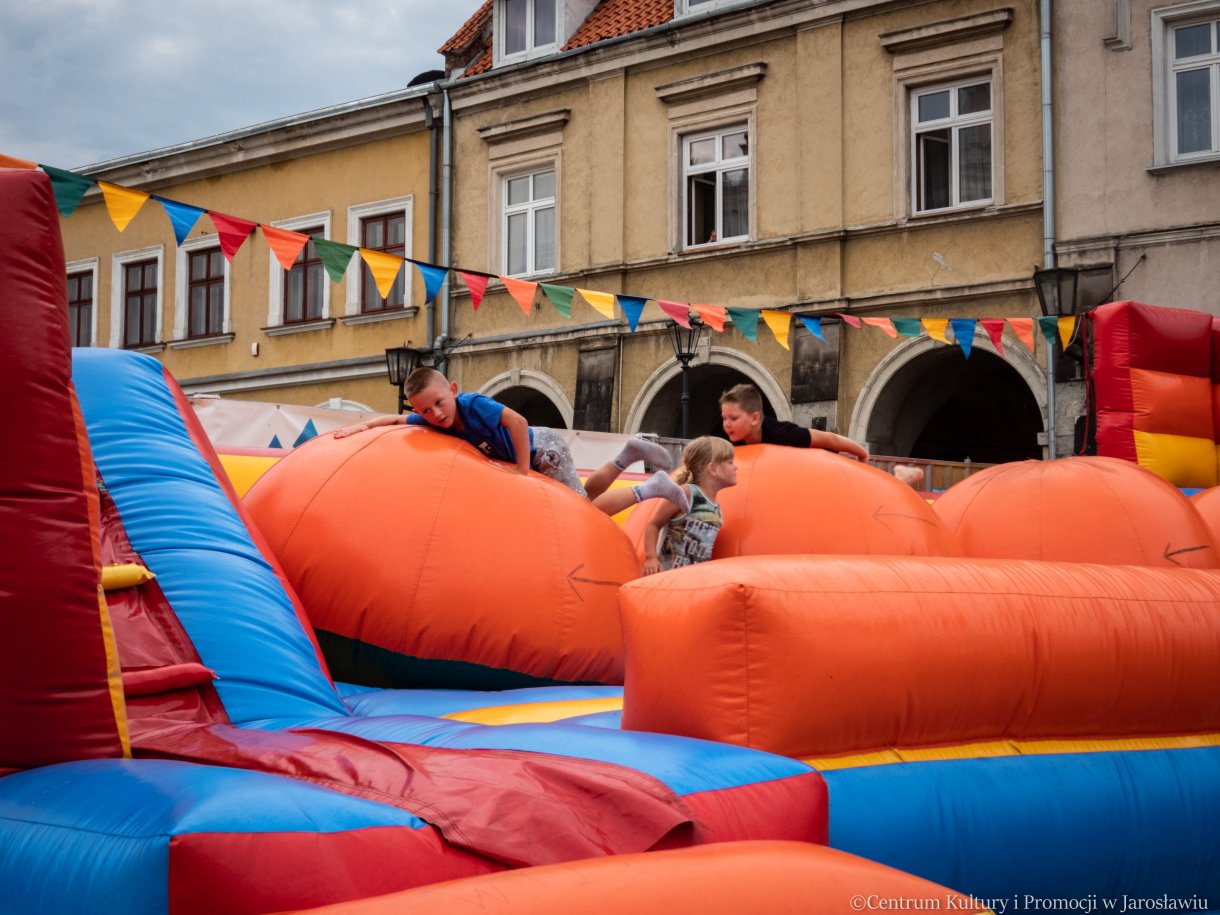 dmuchany plac zabaw dla dzieci