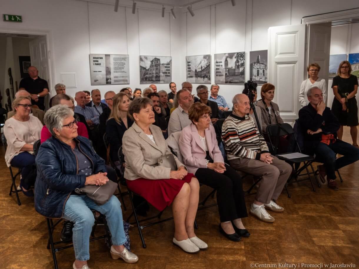 Uczestnicy wernisażu w Galerii Głównej u Attavantich