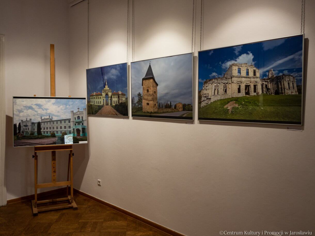 fotografie dworów i dworków kresowych w różnym stanie