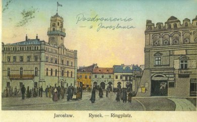 Puzzle „Pozdrowienia z Jarosławia” Z okazji festiwalu Trzy Bramy Muzeum „Kamienica Orsettich” przygotowało specjalną pamiątkę - puzzle z fotografią z pocztówki, wydanej w 1908 roku nakładem firmy Aker w Jarosławiu. Autor: Muzeum „Kamienica Orsettich”. Rok: 2022 Liczba elementów: 104 Cena: 55 zł