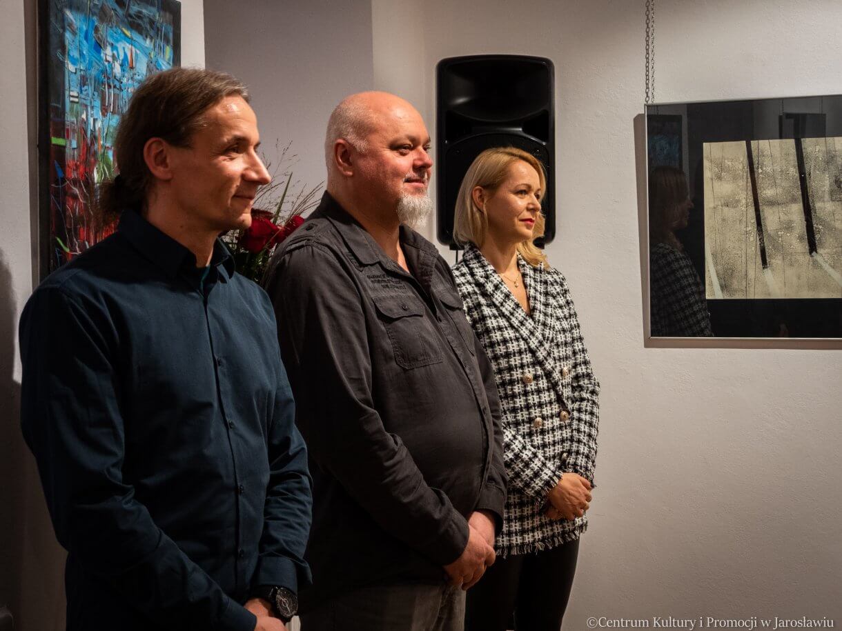 artyści Damian Waliczek i Mirosław Kowalczuk oraz Kurator wystawy Bernadeta Korczewska