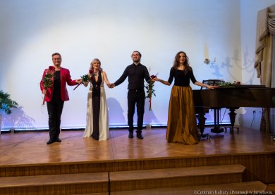Operetka na otwarcie Sezonu dr hab. Jacek Ścibor, Katarzyna Guran (sopran), Tomasz Świerczek (tenor) oraz Agnieszka Ignaszewska-Magiera (fortepian) w ukłonie finałowym koncertu inaugurującego XIV Sezon Artystyczny u Attavantich