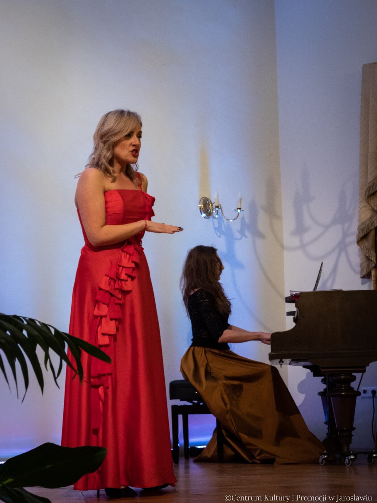 Katarzyna Guran (sopran) podczas koncertu i Agnieszka Ignaszewska-Magiera