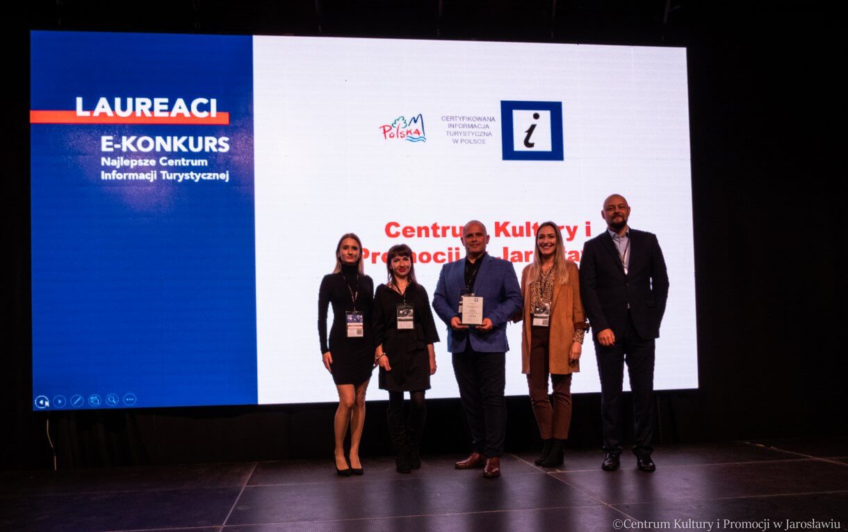 odebranie nagrody na Najlepsze Centrum Informacji w Polsce