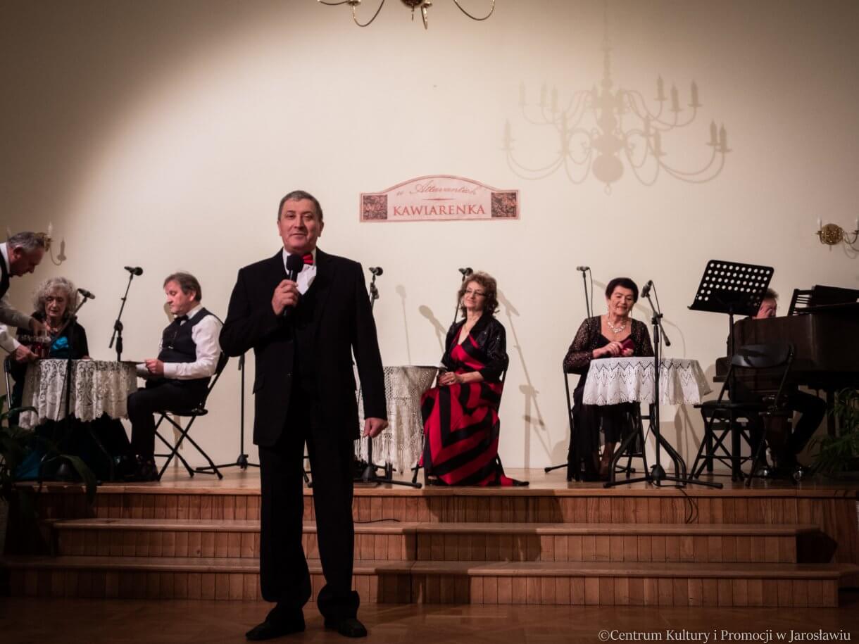 Zespół Piosenki Estradowej Sway podczas występu