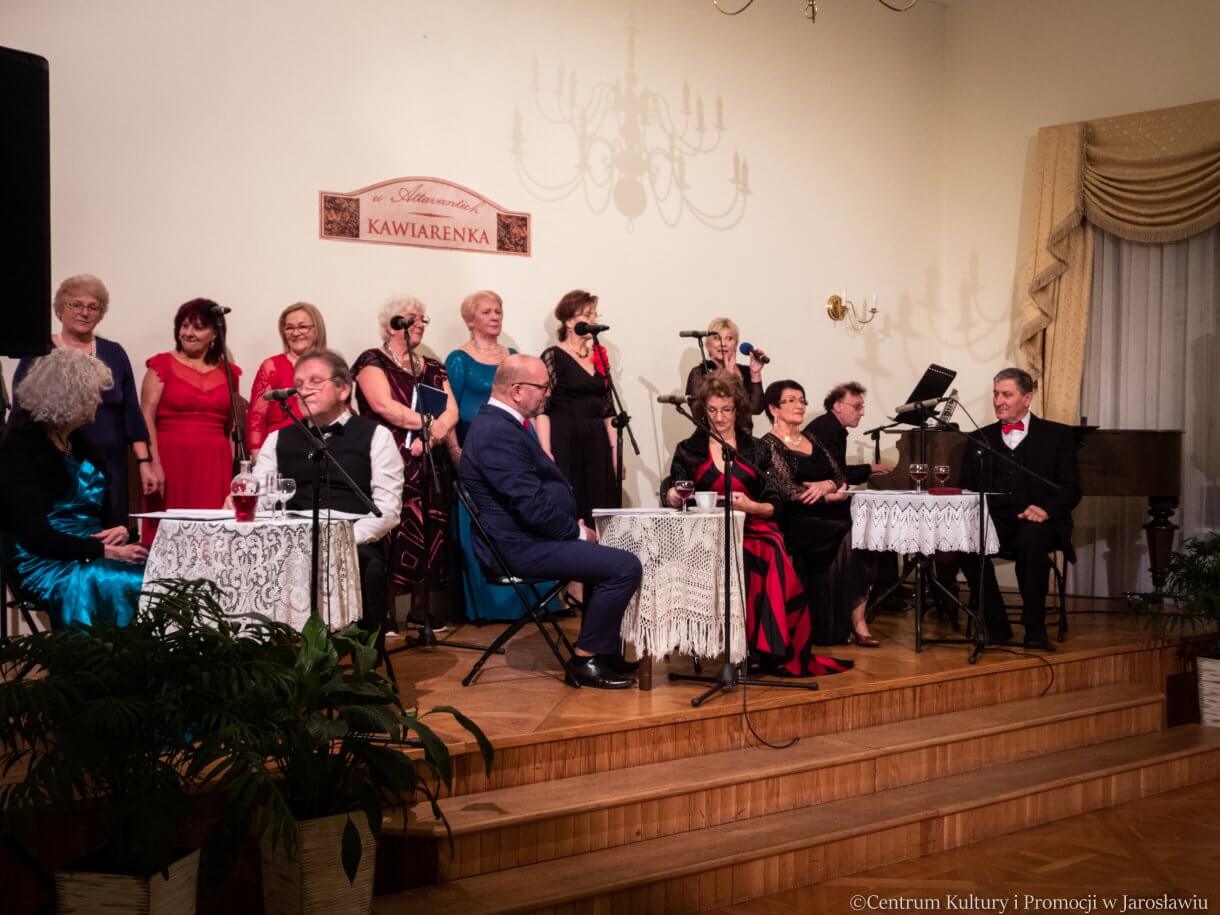 Zespół Piosenki Estradowej Sway na scenie