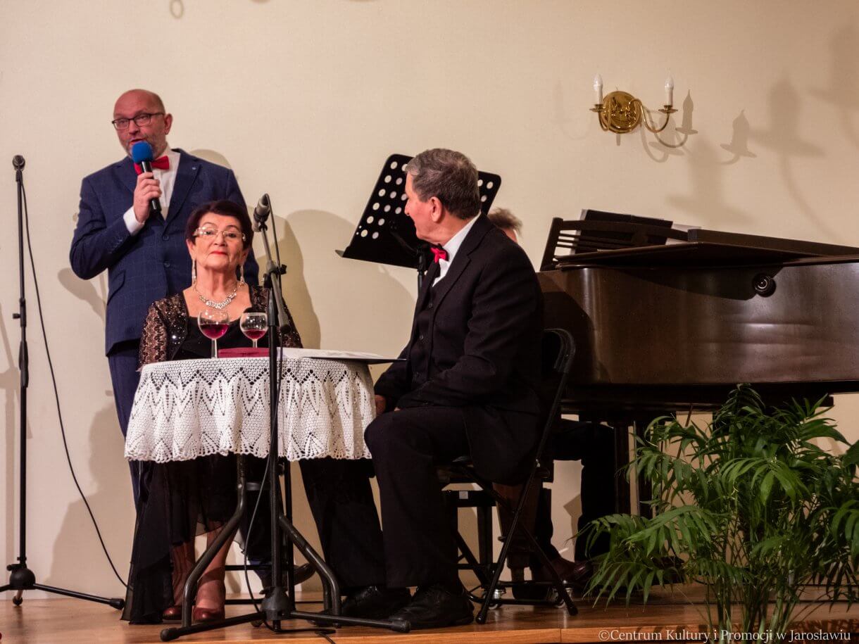 Zespół Piosenki Estradowej Sway na scenie