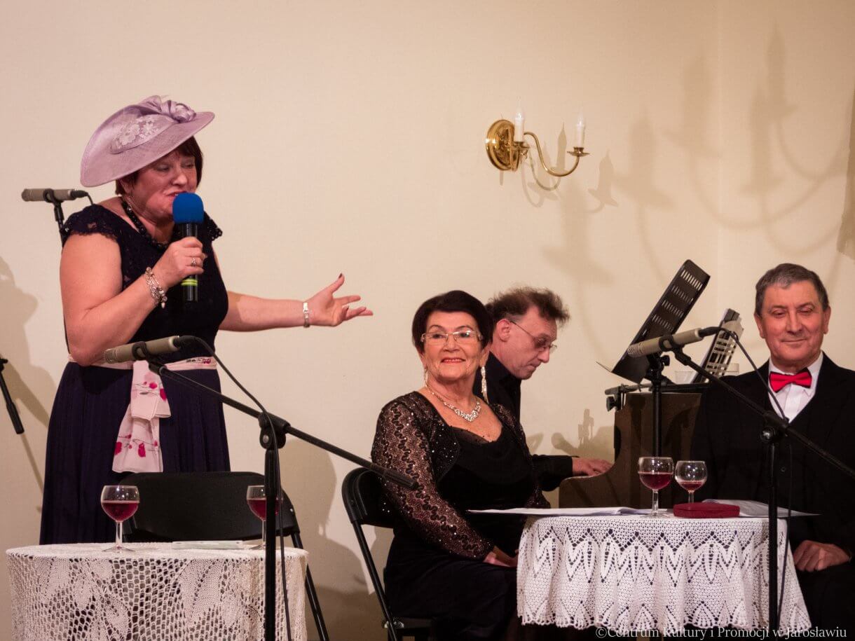 Zespół Piosenki Estradowej Sway na scenie