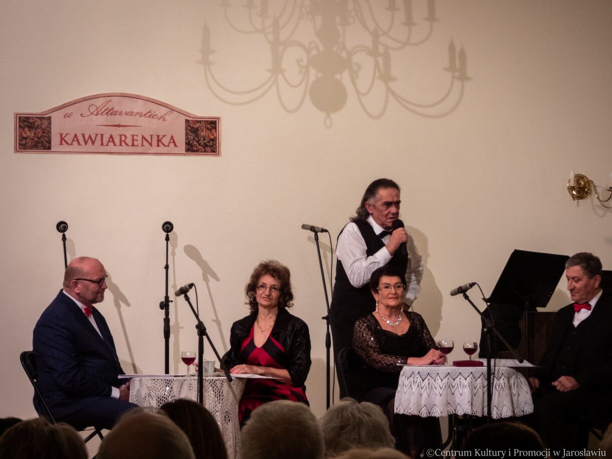 Zespół Piosenki Estradowej Sway podczas występu