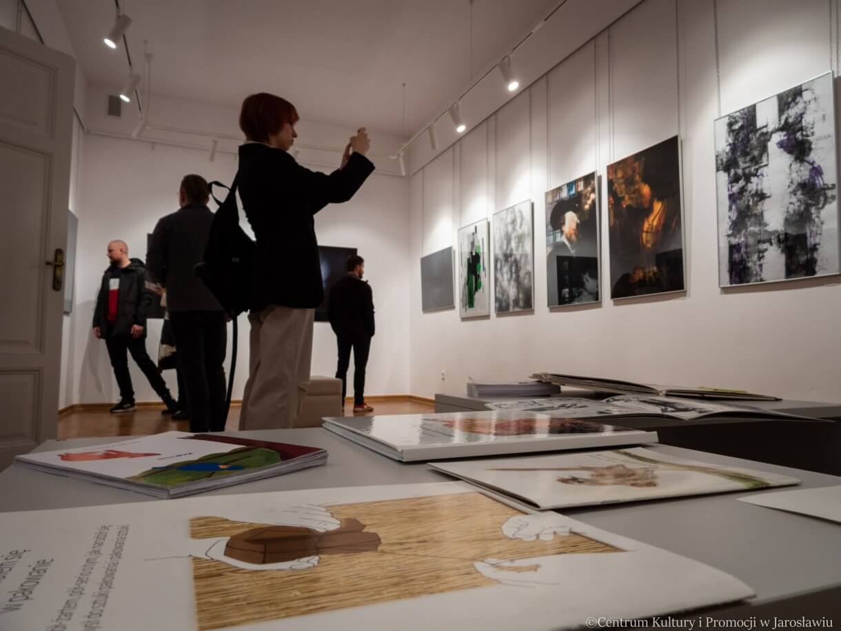 uczestnicy wernisażu