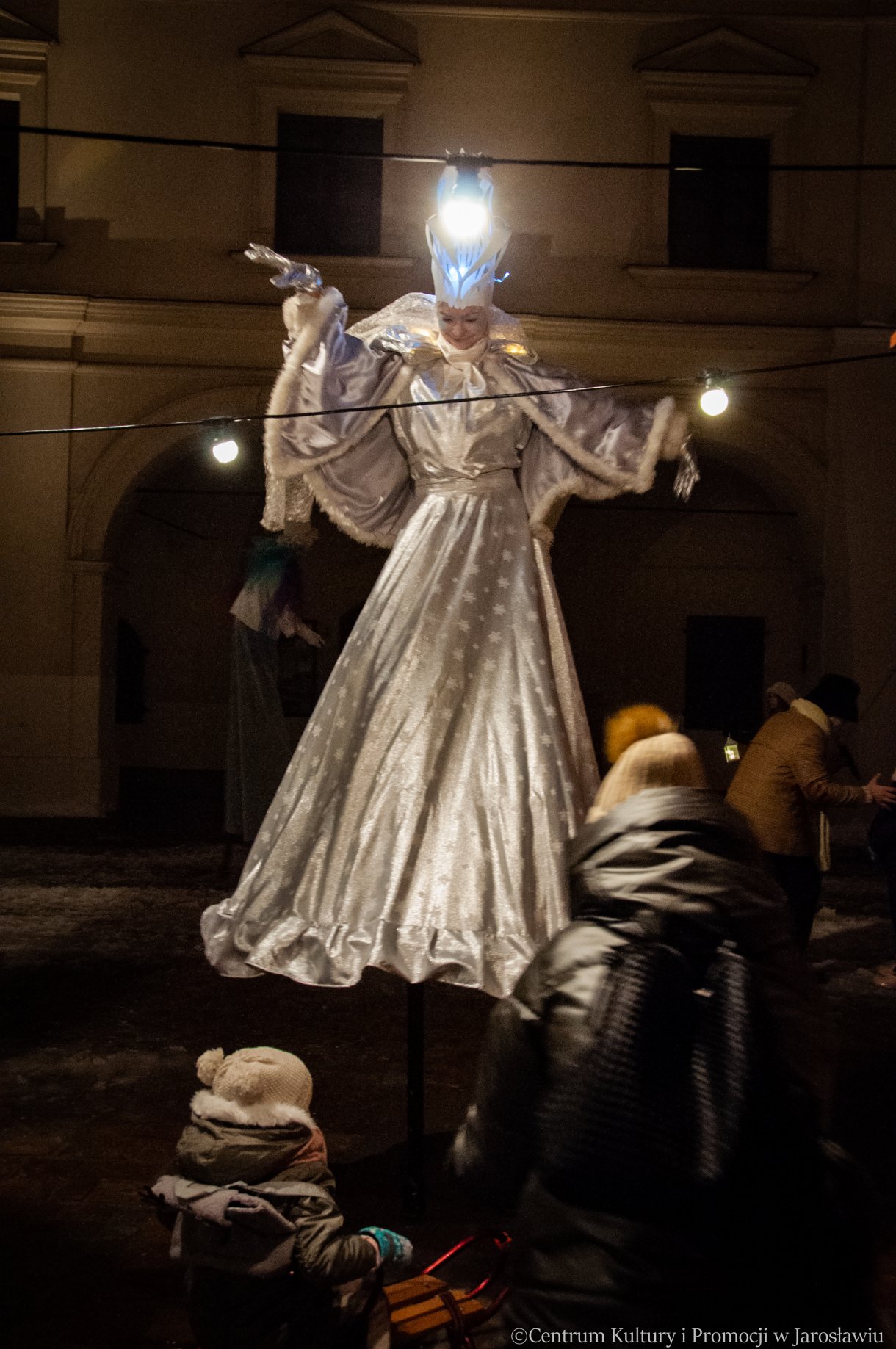 Królowa Lodu Krakowski Teatr Uliczny Scena Kalejdoskop