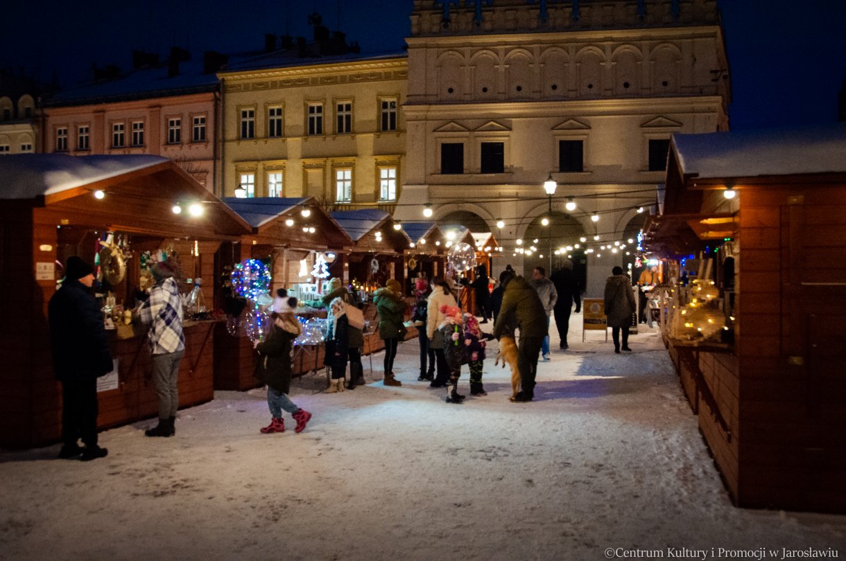 pasaż wystawców na Jarmarku Bożonarodzeniowym