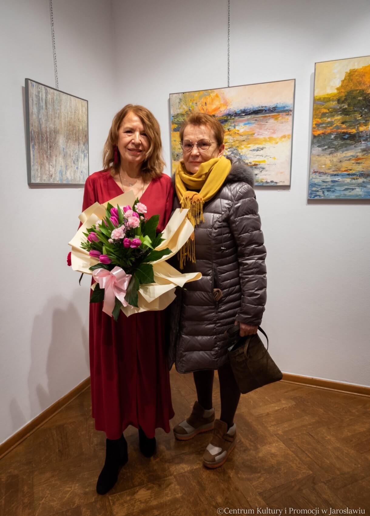 Ludwika Koczut z uczestnikiem wernisażu