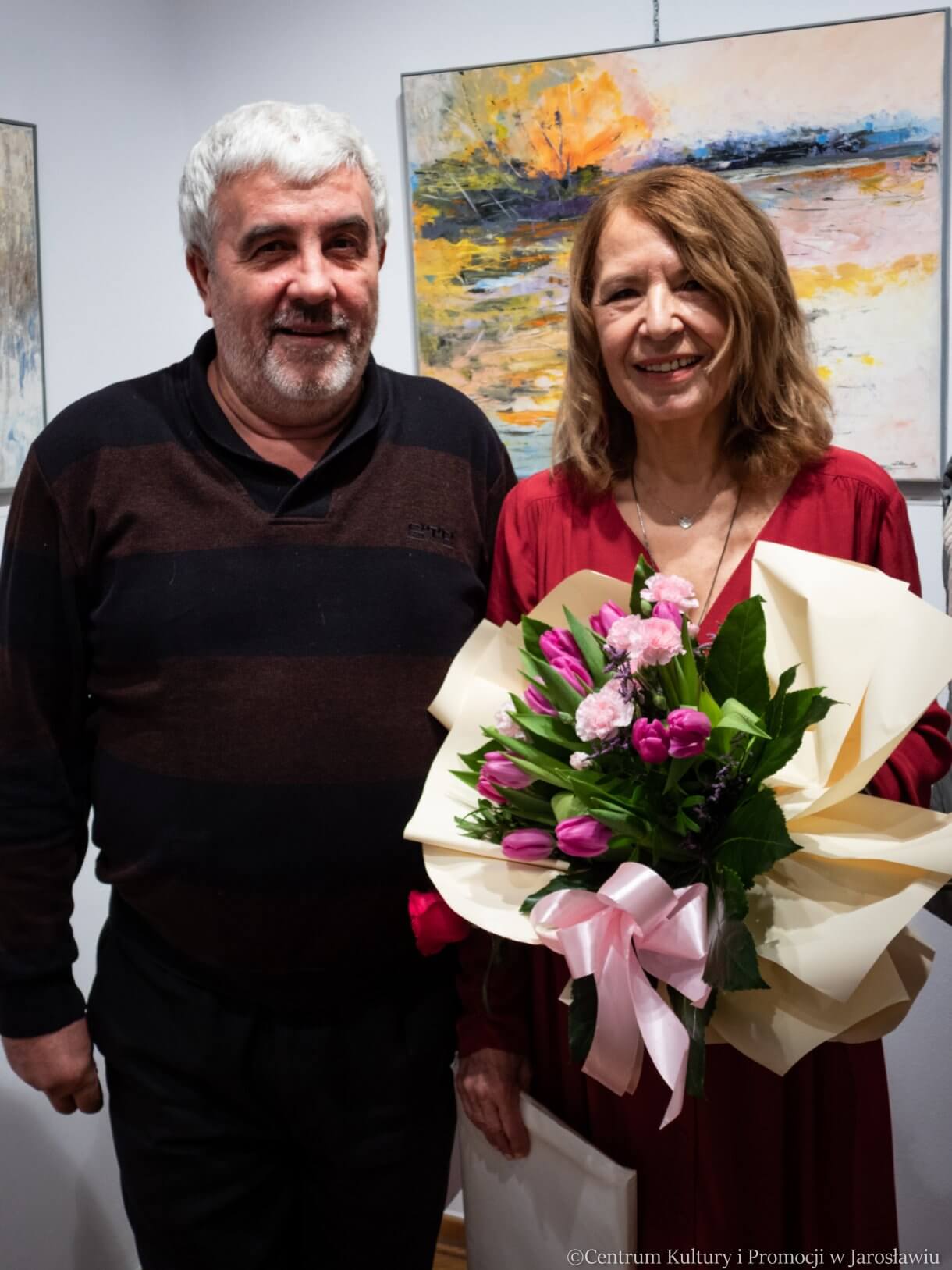Ludwika Koczut z uczestnikiem wernisażu