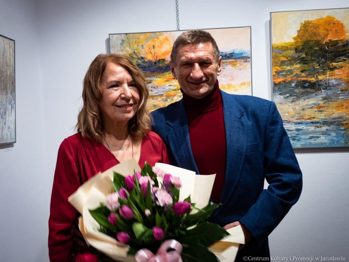 Ludwika Koczut z uczestnikiem wernisażu