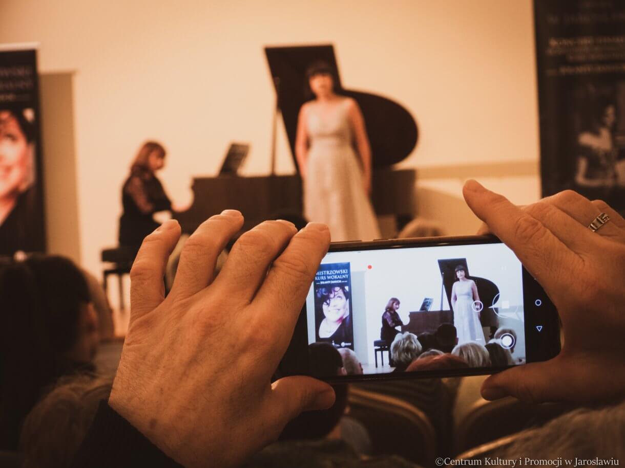 uczestnicy koncertu finałowego II Mistrzowskiego Kursu Wokalnego dr hab. Jolanty Jancik prof. UMFC