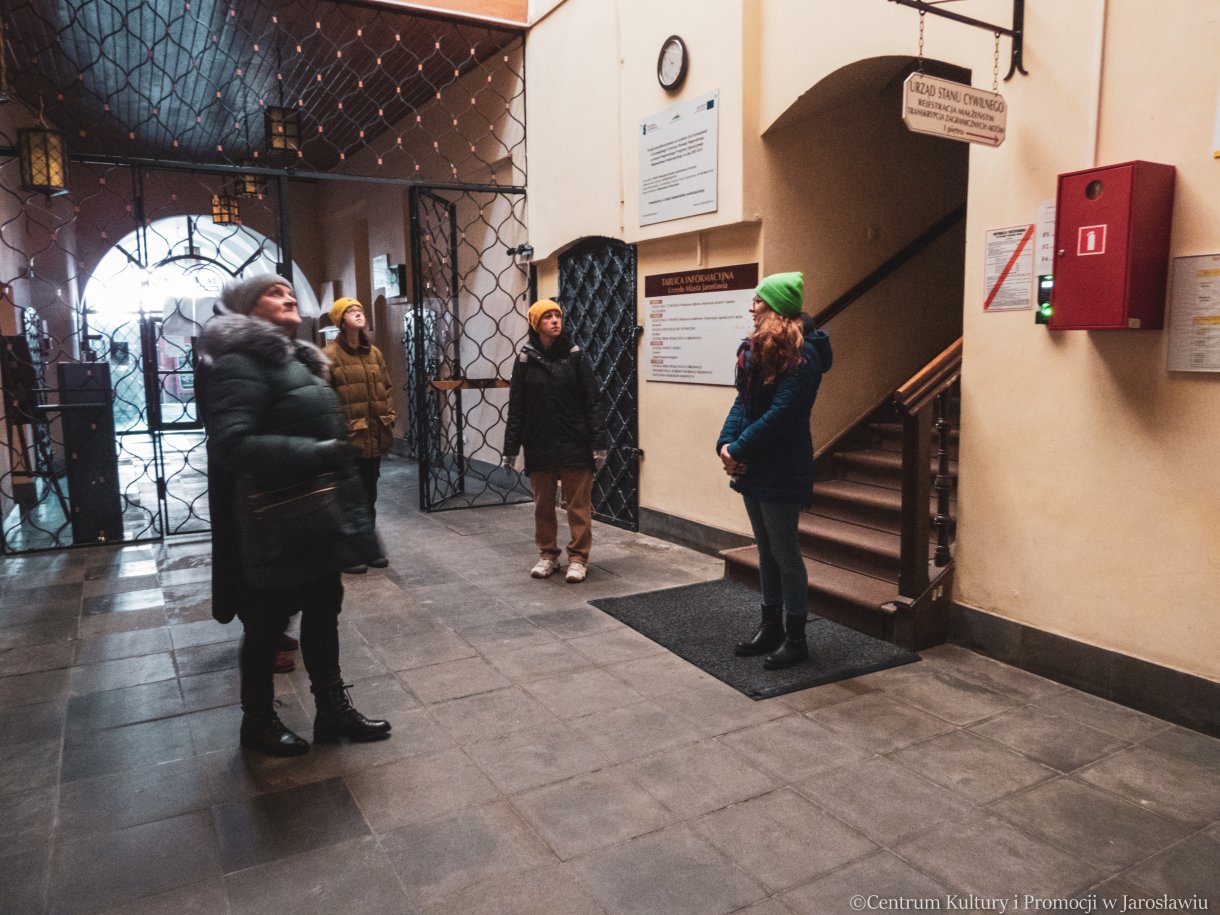 uczestnicy akcji Zakochani w podziemiach podczas zwiedzania