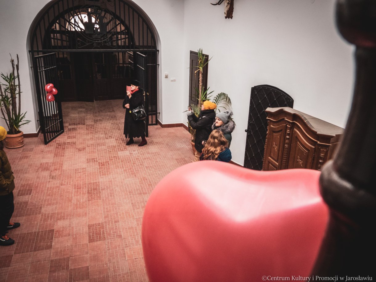 uczestnicy akcji Zakochani w podziemiach podczas zwiedzania