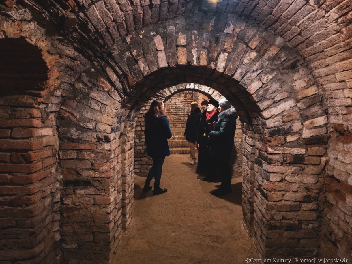 uczestnicy akcji Zakochani w podziemiach podczas zwiedzania