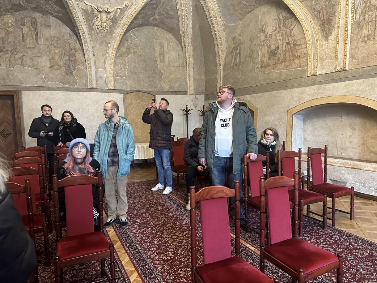 uczestnicy akcji Zakochani w podziemiach podczas zwiedzania