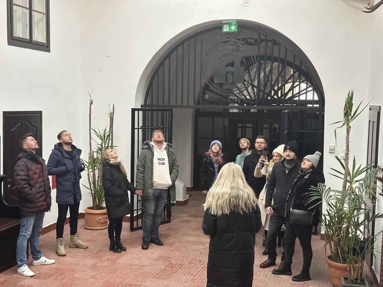 uczestnicy akcji Zakochani w podziemiach podczas zwiedzania