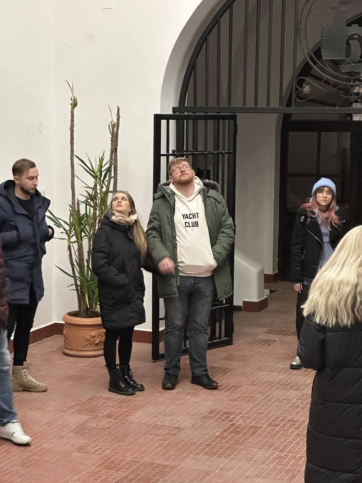 uczestnicy akcji Zakochani w podziemiach podczas zwiedzania