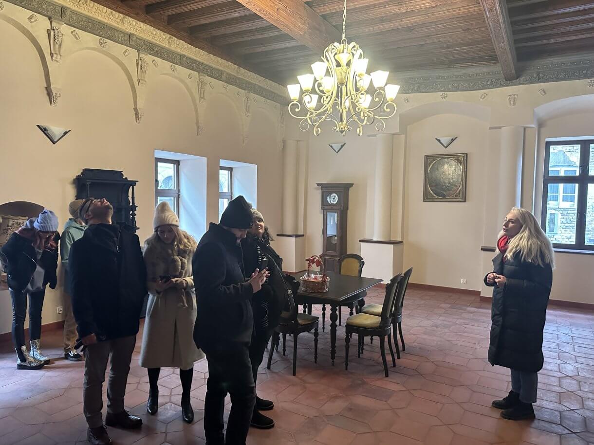 uczestnicy akcji Zakochani w podziemiach podczas zwiedzania