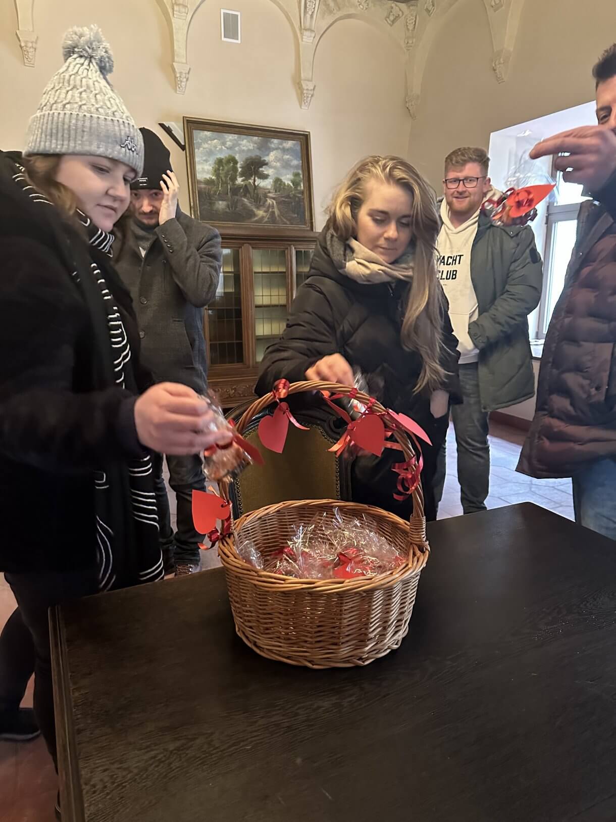 uczestnicy akcji Zakochani w podziemiach podczas zwiedzania