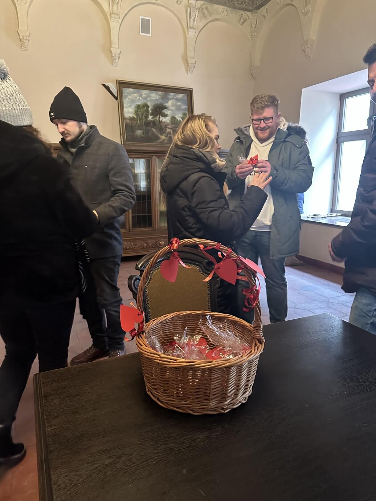 uczestnicy akcji Zakochani w podziemiach podczas zwiedzania