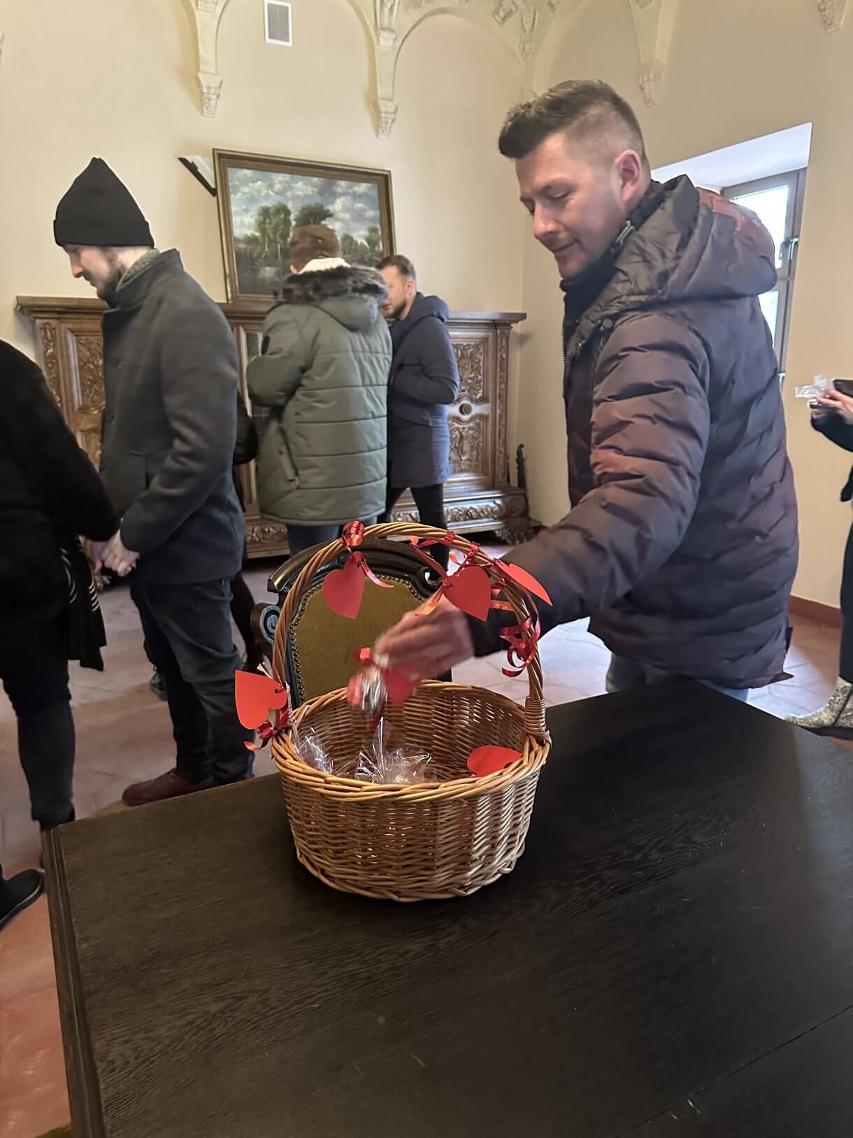 uczestnicy akcji Zakochani w podziemiach podczas zwiedzania
