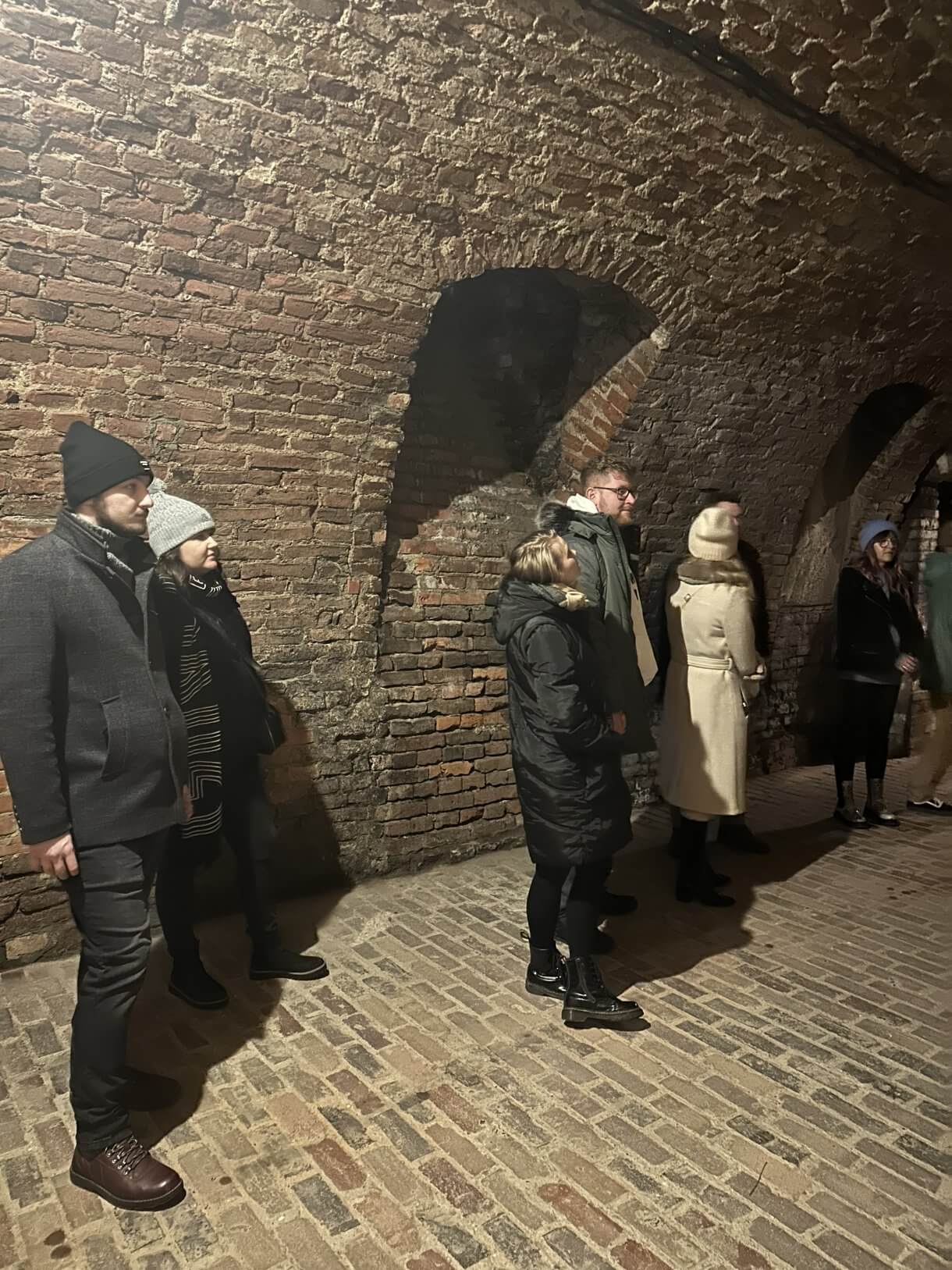 uczestnicy akcji Zakochani w podziemiach podczas zwiedzania