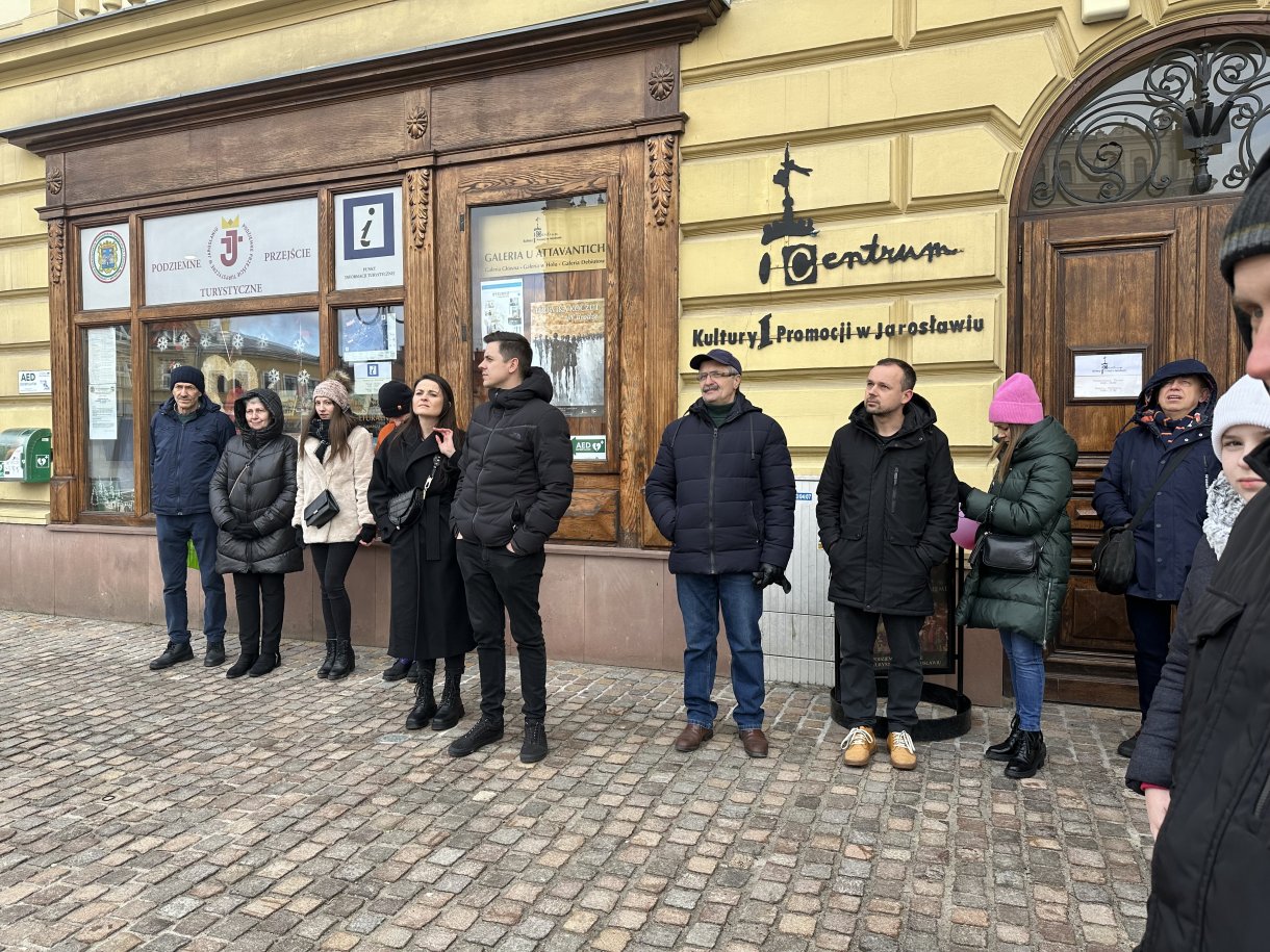 uczestnicy akcji Zakochani w podziemiach podczas zwiedzania
