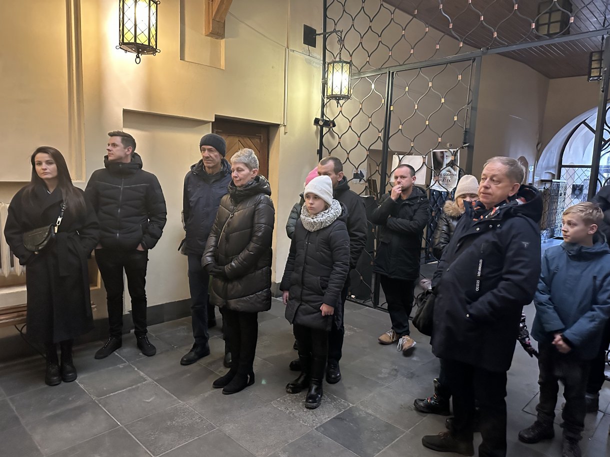 uczestnicy akcji Zakochani w podziemiach podczas zwiedzania