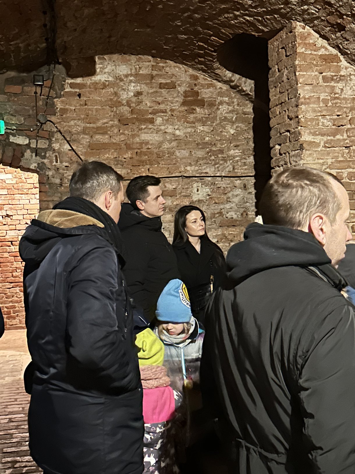 uczestnicy akcji Zakochani w podziemiach podczas zwiedzania